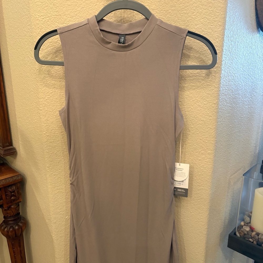 NWT~VUORI Women Pose Sands Graphite Beige Sleeveless Maxi Dress Size Small - Picture 2 of 8